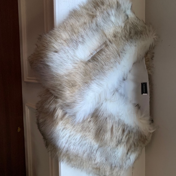 Faux fox fur shawl wrap stole - Picture 7 of 7
